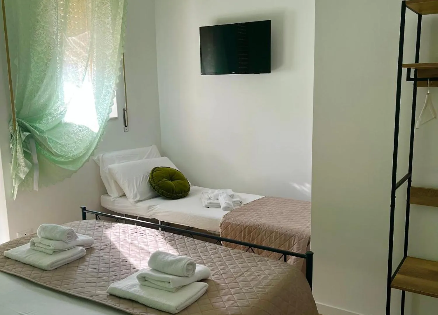 Sea Breeze Suites 리보르노