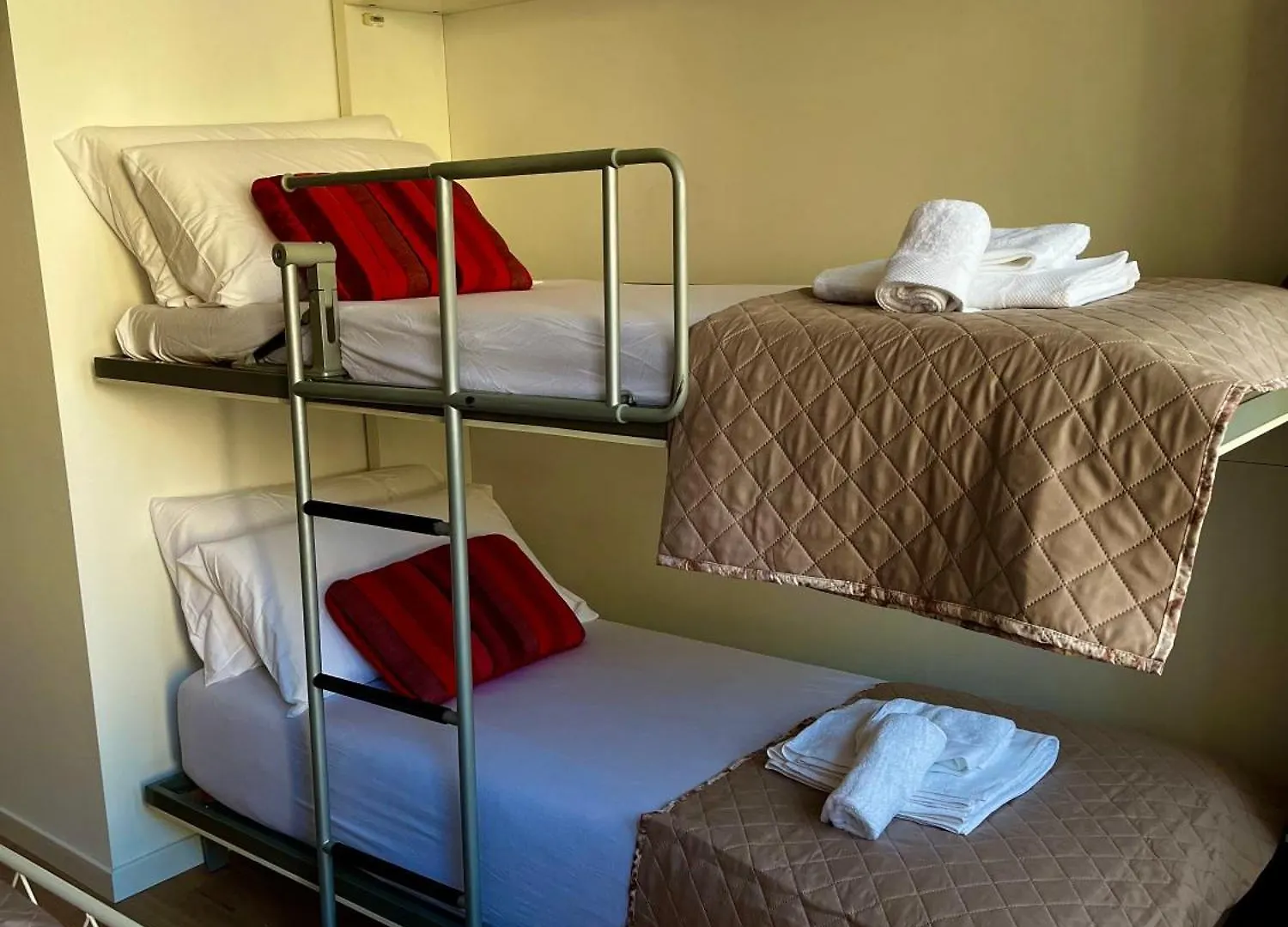 Sea Breeze Suites Livorno Itália